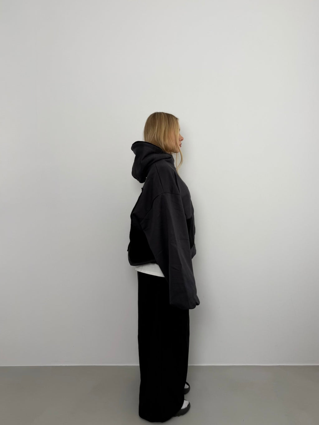 "MAEGY" HOODIE BLACK